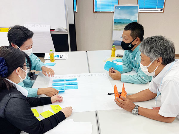 社内グループ研修の様子